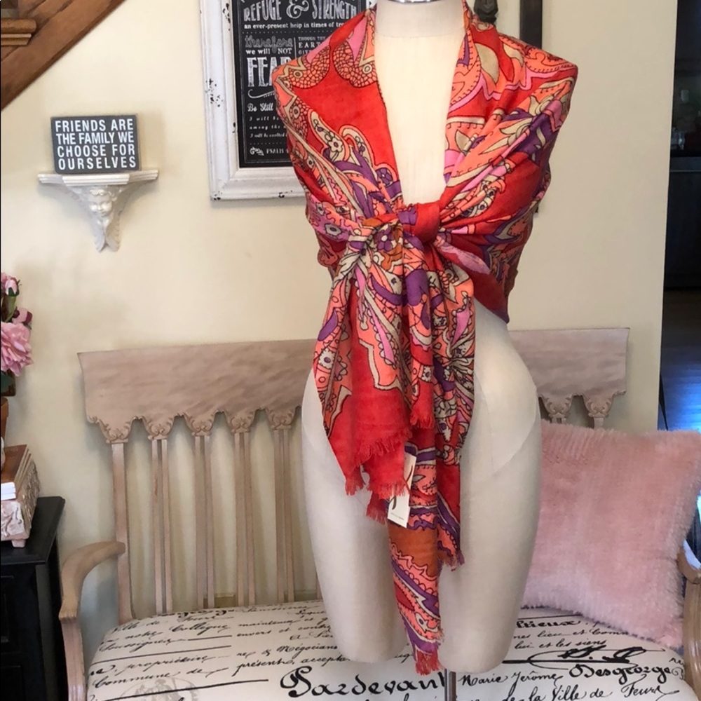 NWT Collection 18 “Red Rose” Paisley Print Scarf